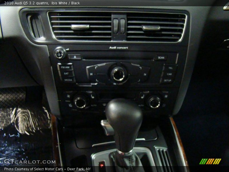 Ibis White / Black 2010 Audi Q5 3.2 quattro