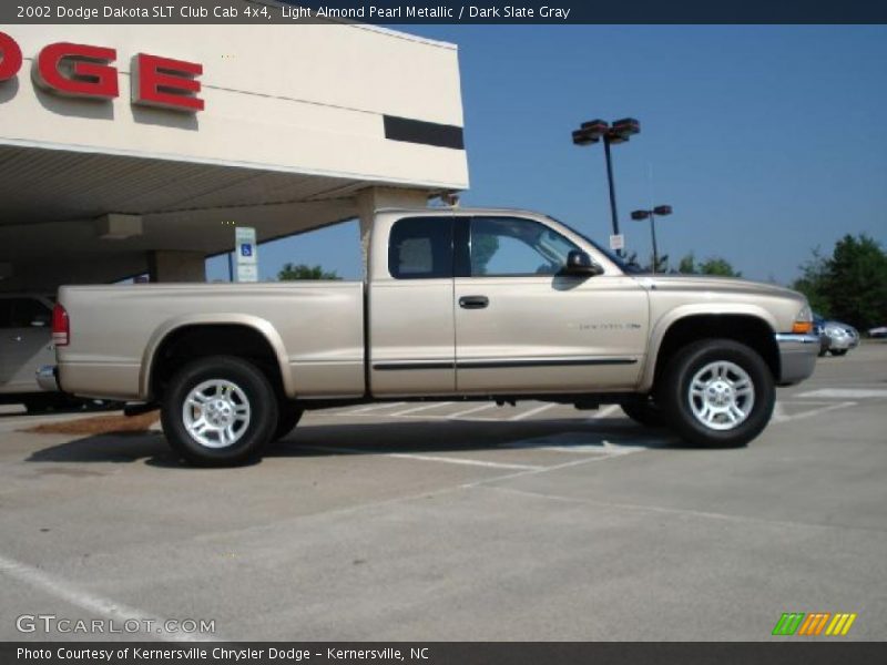 Light Almond Pearl Metallic / Dark Slate Gray 2002 Dodge Dakota SLT Club Cab 4x4
