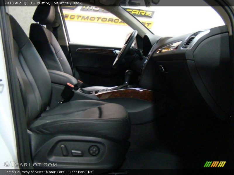 Ibis White / Black 2010 Audi Q5 3.2 quattro