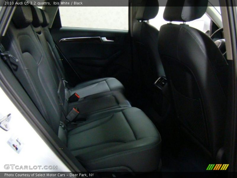 Ibis White / Black 2010 Audi Q5 3.2 quattro