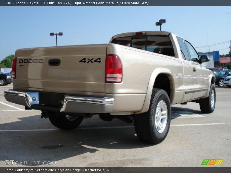 Light Almond Pearl Metallic / Dark Slate Gray 2002 Dodge Dakota SLT Club Cab 4x4