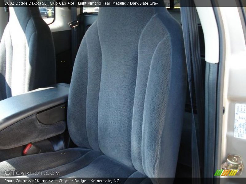 Light Almond Pearl Metallic / Dark Slate Gray 2002 Dodge Dakota SLT Club Cab 4x4