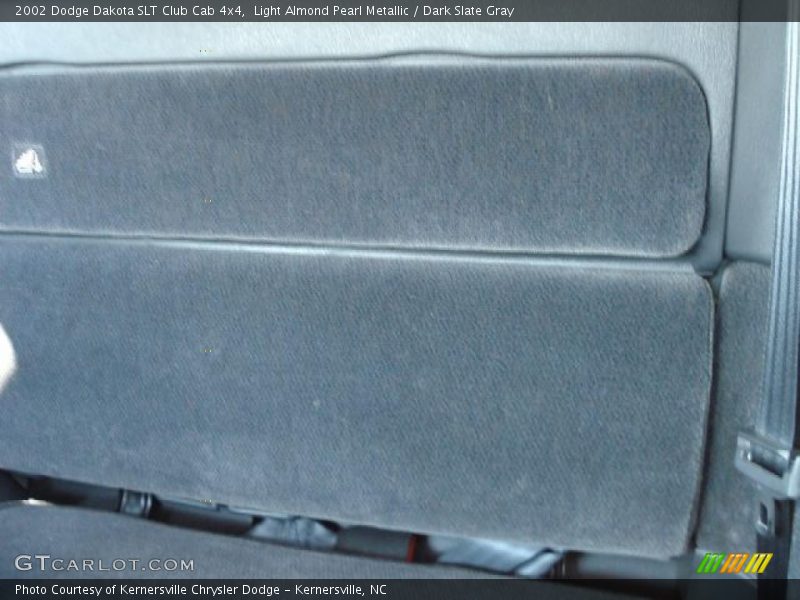 Light Almond Pearl Metallic / Dark Slate Gray 2002 Dodge Dakota SLT Club Cab 4x4