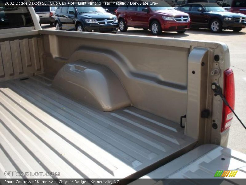 Light Almond Pearl Metallic / Dark Slate Gray 2002 Dodge Dakota SLT Club Cab 4x4