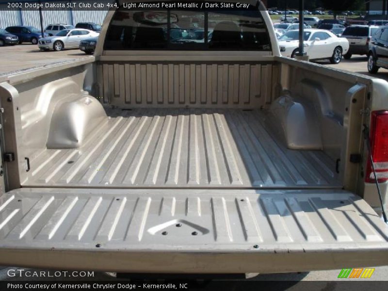 Light Almond Pearl Metallic / Dark Slate Gray 2002 Dodge Dakota SLT Club Cab 4x4