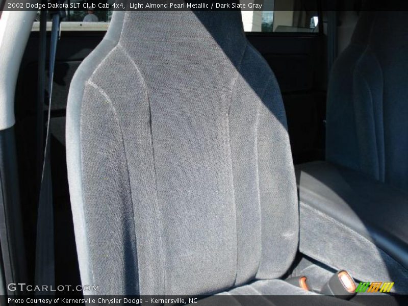 Light Almond Pearl Metallic / Dark Slate Gray 2002 Dodge Dakota SLT Club Cab 4x4