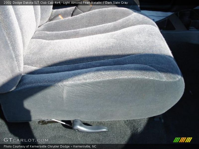 Light Almond Pearl Metallic / Dark Slate Gray 2002 Dodge Dakota SLT Club Cab 4x4