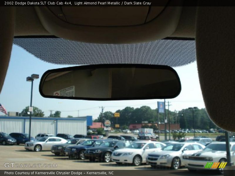 Light Almond Pearl Metallic / Dark Slate Gray 2002 Dodge Dakota SLT Club Cab 4x4