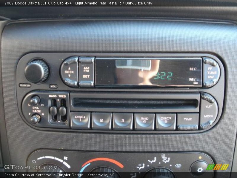 Light Almond Pearl Metallic / Dark Slate Gray 2002 Dodge Dakota SLT Club Cab 4x4