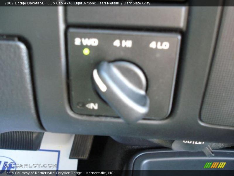 Light Almond Pearl Metallic / Dark Slate Gray 2002 Dodge Dakota SLT Club Cab 4x4