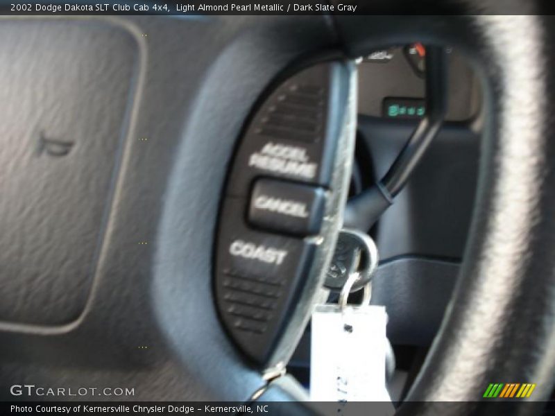 Light Almond Pearl Metallic / Dark Slate Gray 2002 Dodge Dakota SLT Club Cab 4x4