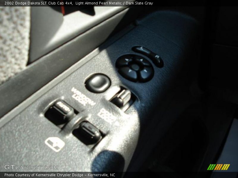 Light Almond Pearl Metallic / Dark Slate Gray 2002 Dodge Dakota SLT Club Cab 4x4