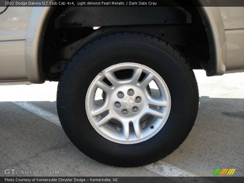 Light Almond Pearl Metallic / Dark Slate Gray 2002 Dodge Dakota SLT Club Cab 4x4