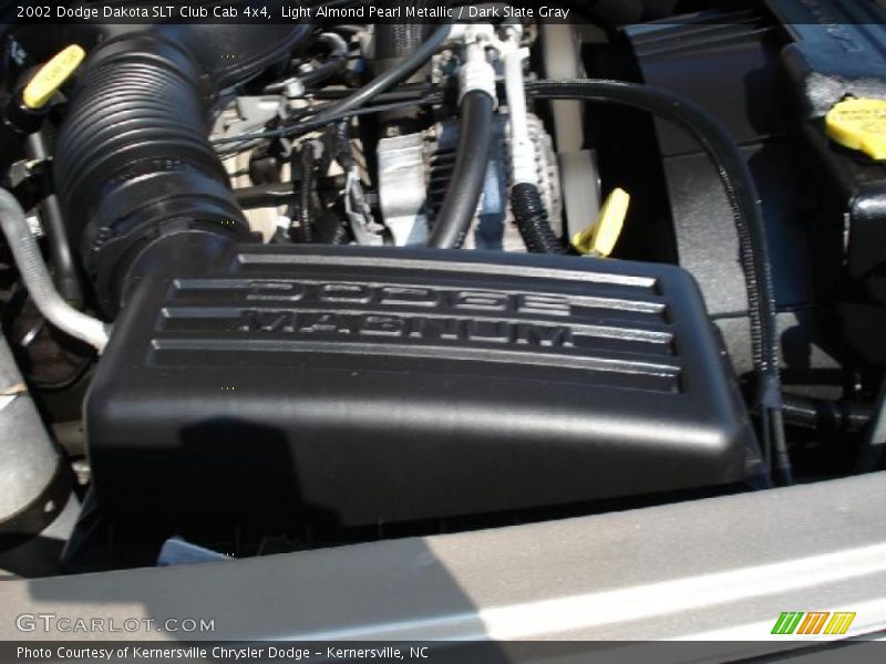 Light Almond Pearl Metallic / Dark Slate Gray 2002 Dodge Dakota SLT Club Cab 4x4