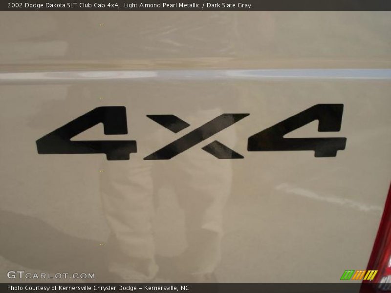 Light Almond Pearl Metallic / Dark Slate Gray 2002 Dodge Dakota SLT Club Cab 4x4