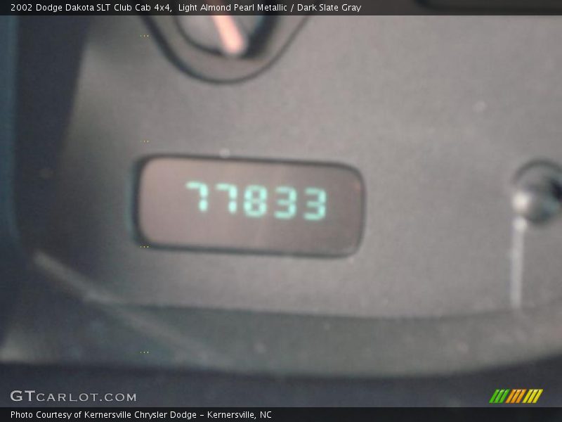 Light Almond Pearl Metallic / Dark Slate Gray 2002 Dodge Dakota SLT Club Cab 4x4