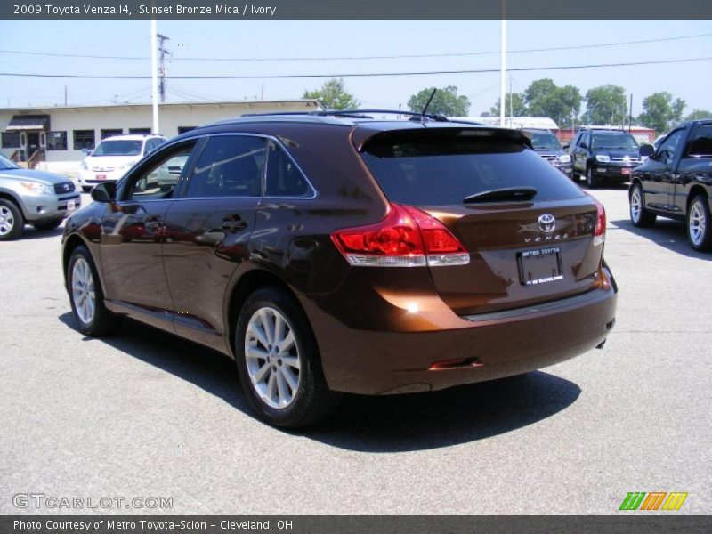 Sunset Bronze Mica / Ivory 2009 Toyota Venza I4