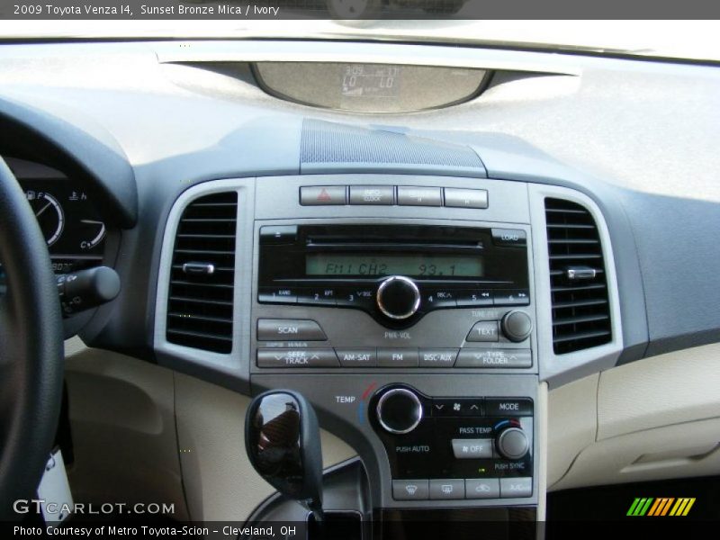 Sunset Bronze Mica / Ivory 2009 Toyota Venza I4