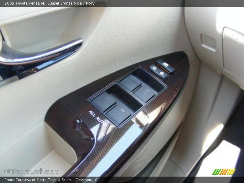 Sunset Bronze Mica / Ivory 2009 Toyota Venza I4