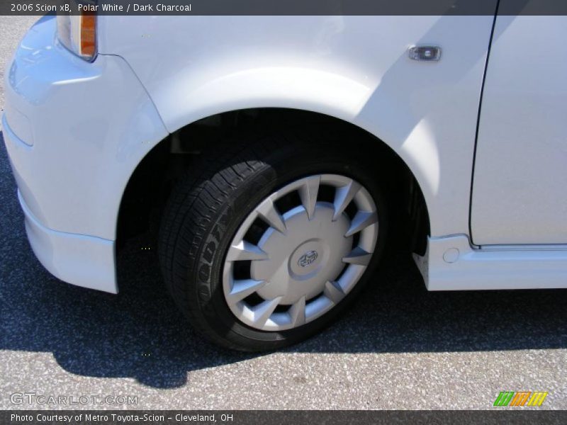 Polar White / Dark Charcoal 2006 Scion xB