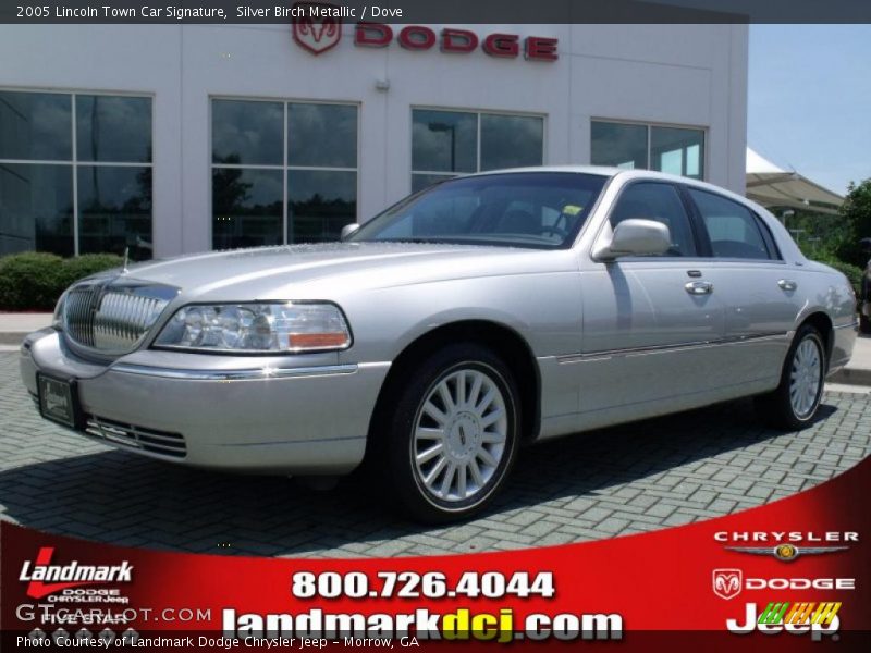Silver Birch Metallic / Dove 2005 Lincoln Town Car Signature