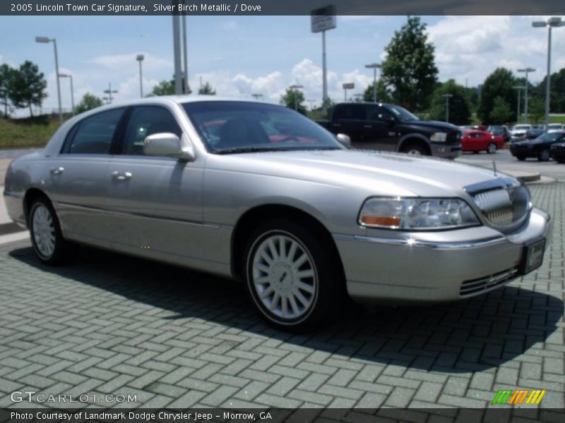Silver Birch Metallic / Dove 2005 Lincoln Town Car Signature