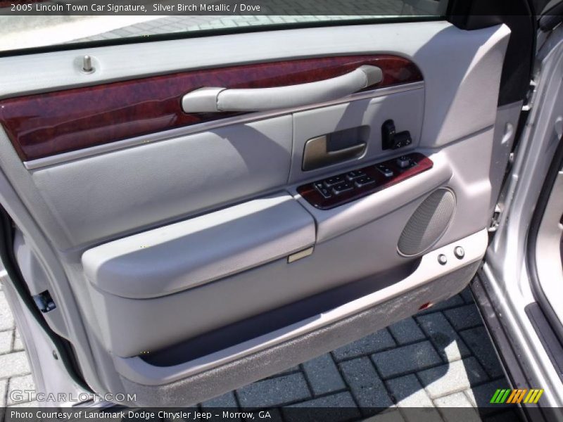 Silver Birch Metallic / Dove 2005 Lincoln Town Car Signature