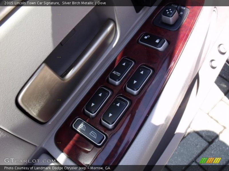 Silver Birch Metallic / Dove 2005 Lincoln Town Car Signature