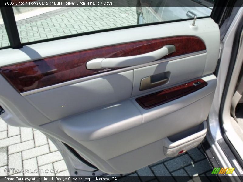 Silver Birch Metallic / Dove 2005 Lincoln Town Car Signature