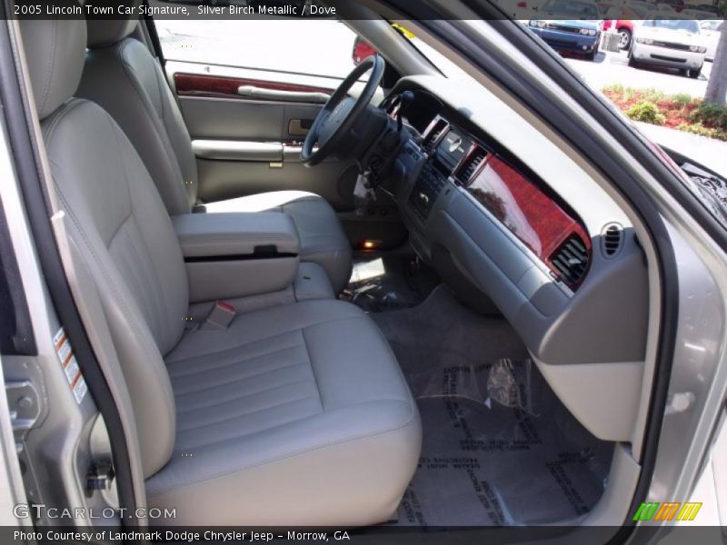 Silver Birch Metallic / Dove 2005 Lincoln Town Car Signature