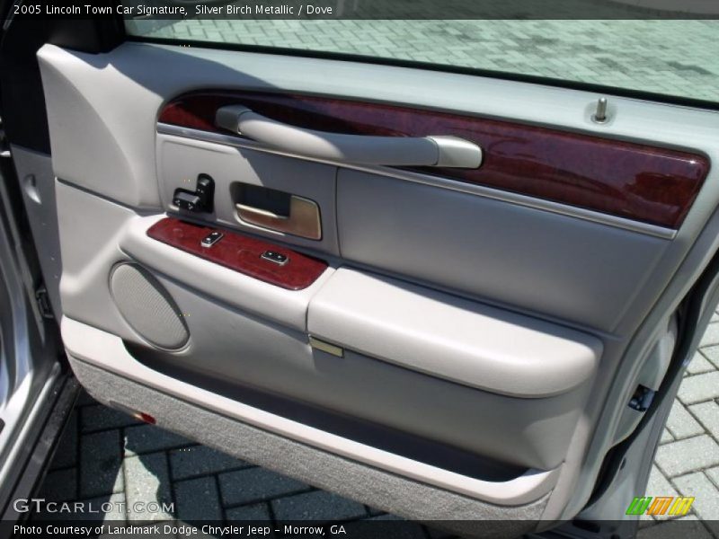 Silver Birch Metallic / Dove 2005 Lincoln Town Car Signature