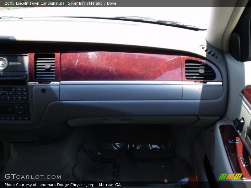 Silver Birch Metallic / Dove 2005 Lincoln Town Car Signature