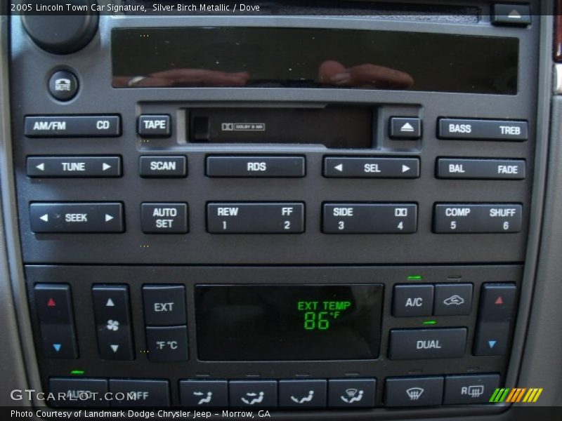 Silver Birch Metallic / Dove 2005 Lincoln Town Car Signature