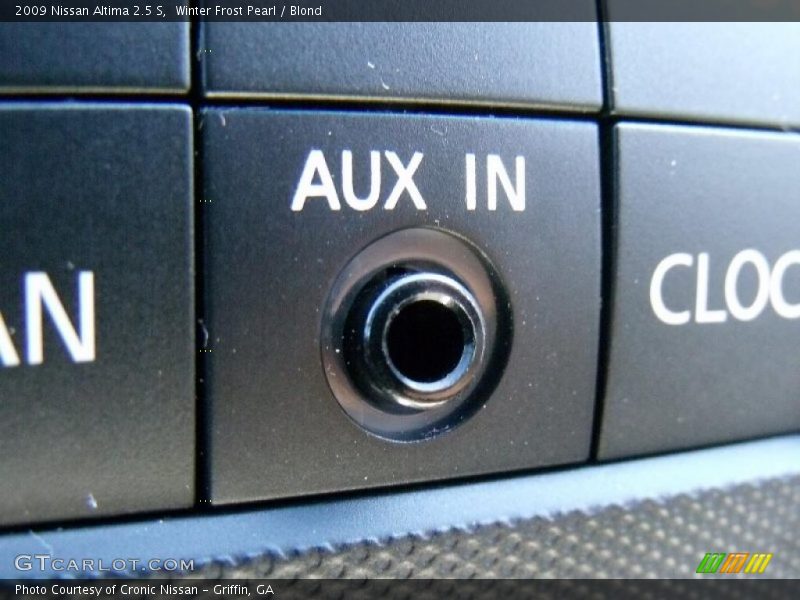 Winter Frost Pearl / Blond 2009 Nissan Altima 2.5 S