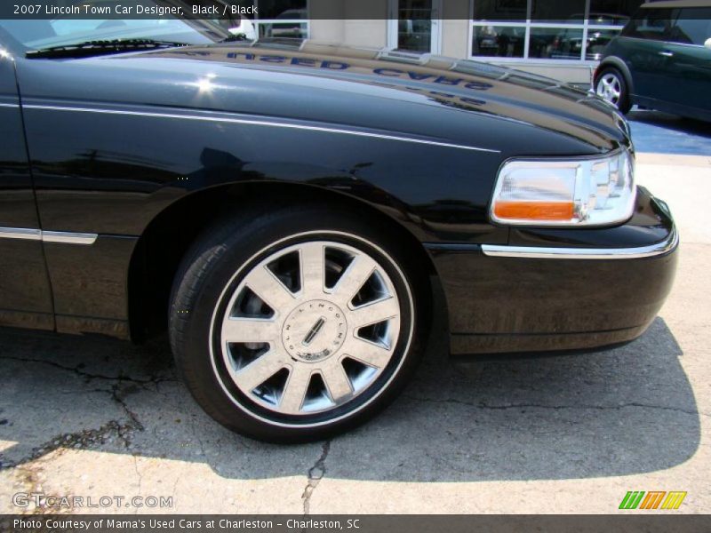 Black / Black 2007 Lincoln Town Car Designer