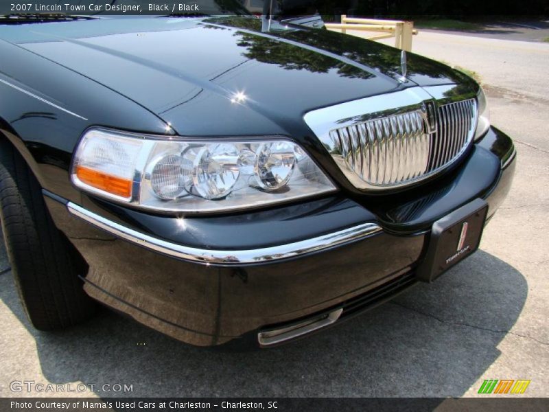 Black / Black 2007 Lincoln Town Car Designer