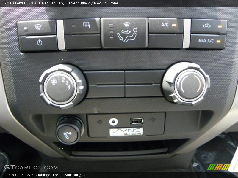 Tuxedo Black / Medium Stone 2010 Ford F150 XLT Regular Cab