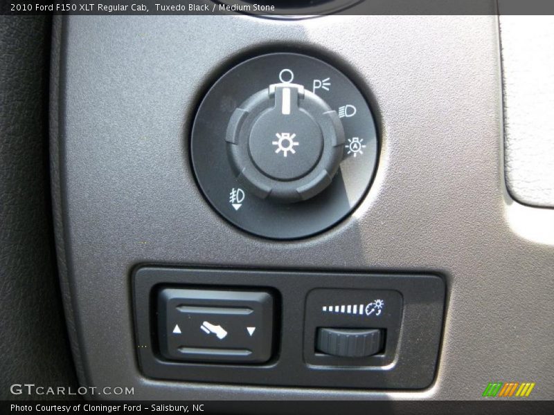 Tuxedo Black / Medium Stone 2010 Ford F150 XLT Regular Cab