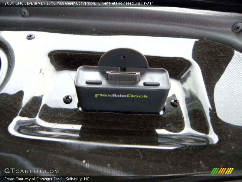 Silver Metallic / Medium Pewter 2006 GMC Savana Van 1500 Passenger Conversion