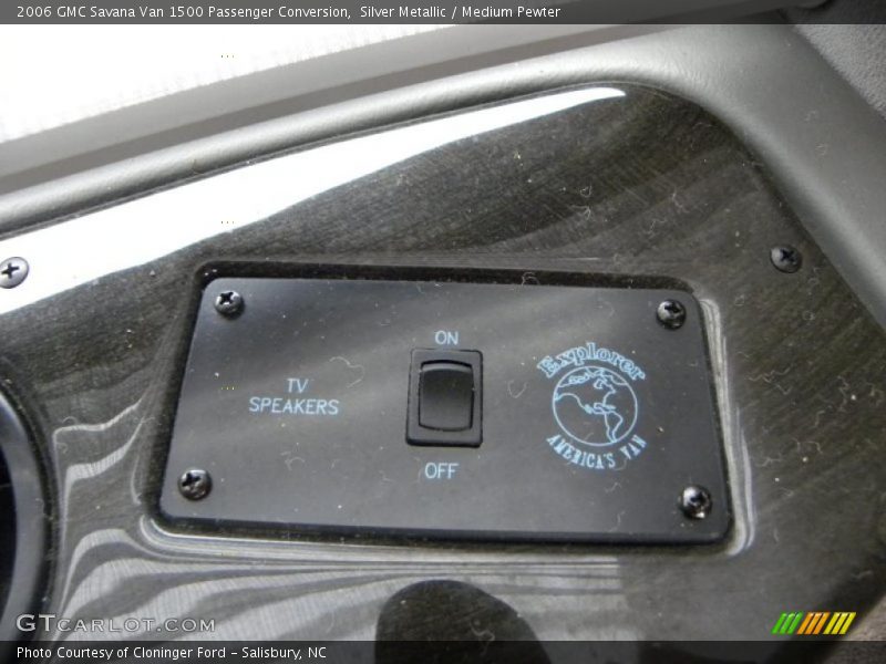 Silver Metallic / Medium Pewter 2006 GMC Savana Van 1500 Passenger Conversion