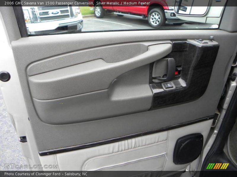 Silver Metallic / Medium Pewter 2006 GMC Savana Van 1500 Passenger Conversion