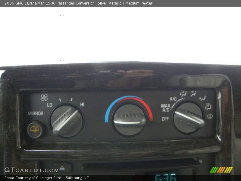 Silver Metallic / Medium Pewter 2006 GMC Savana Van 1500 Passenger Conversion