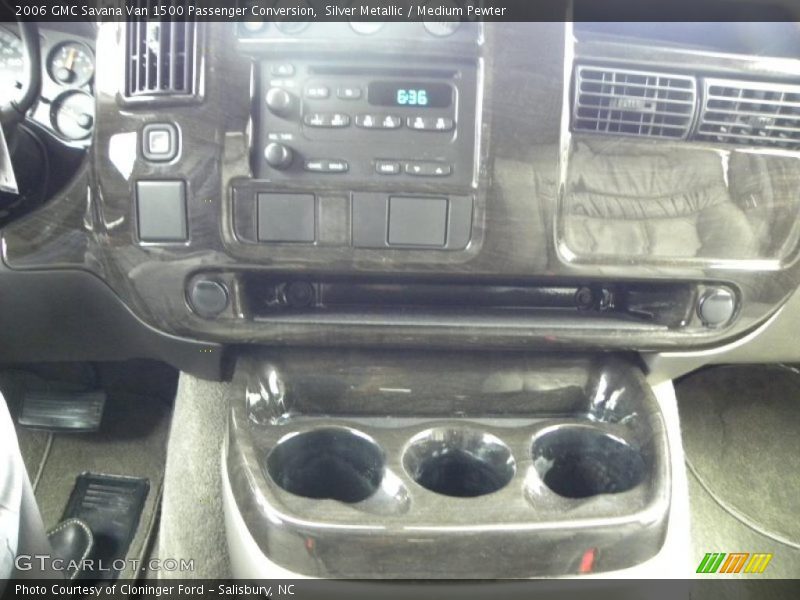 Silver Metallic / Medium Pewter 2006 GMC Savana Van 1500 Passenger Conversion