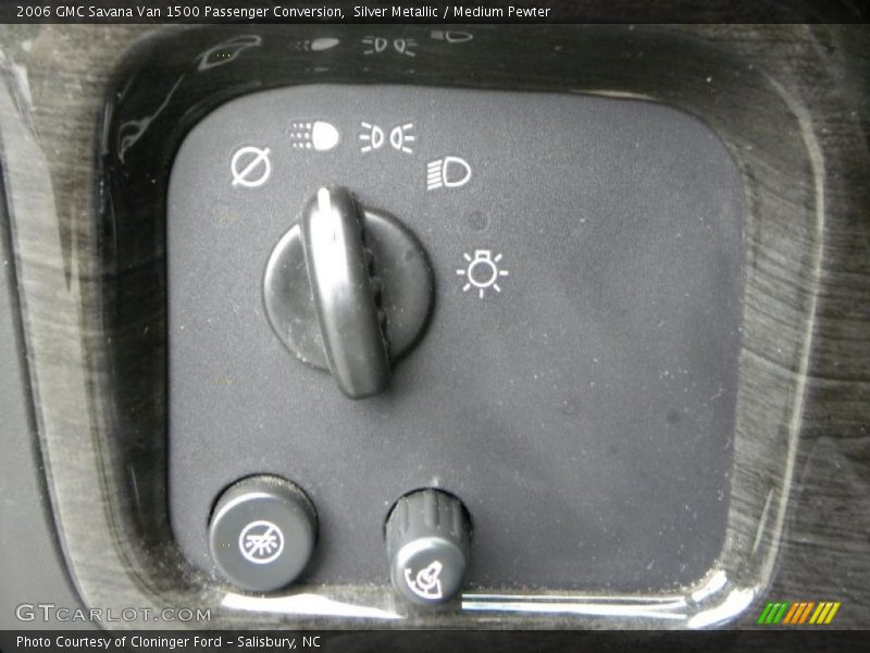 Silver Metallic / Medium Pewter 2006 GMC Savana Van 1500 Passenger Conversion