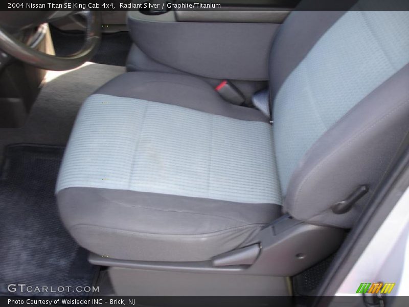 Radiant Silver / Graphite/Titanium 2004 Nissan Titan SE King Cab 4x4