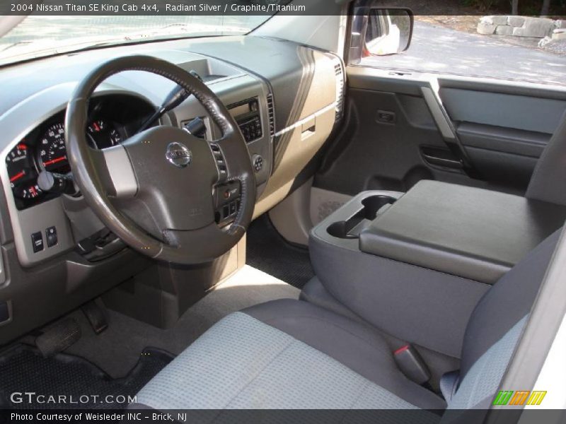 Radiant Silver / Graphite/Titanium 2004 Nissan Titan SE King Cab 4x4
