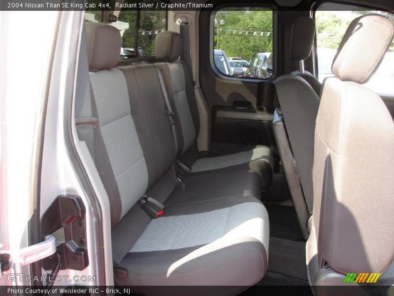 Radiant Silver / Graphite/Titanium 2004 Nissan Titan SE King Cab 4x4