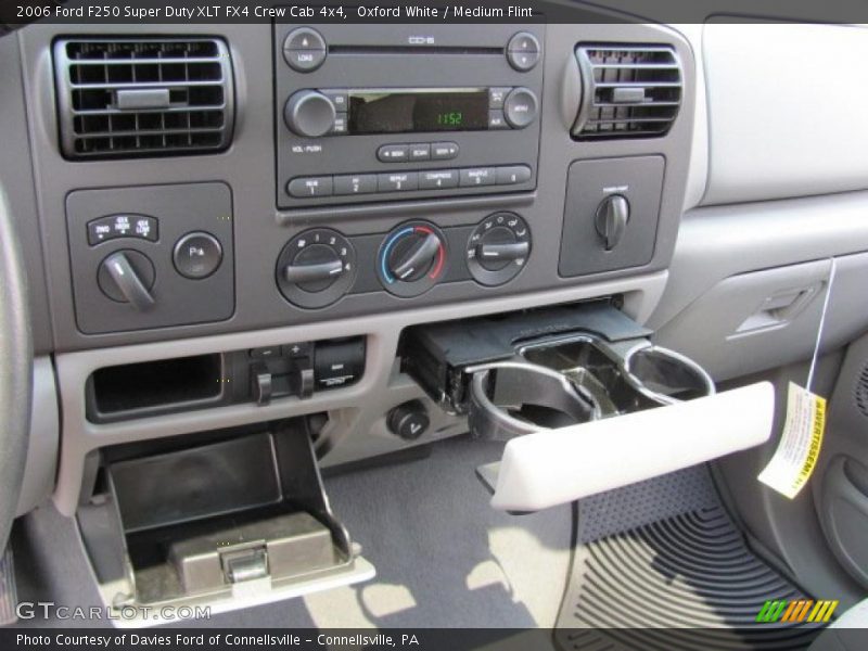 Oxford White / Medium Flint 2006 Ford F250 Super Duty XLT FX4 Crew Cab 4x4
