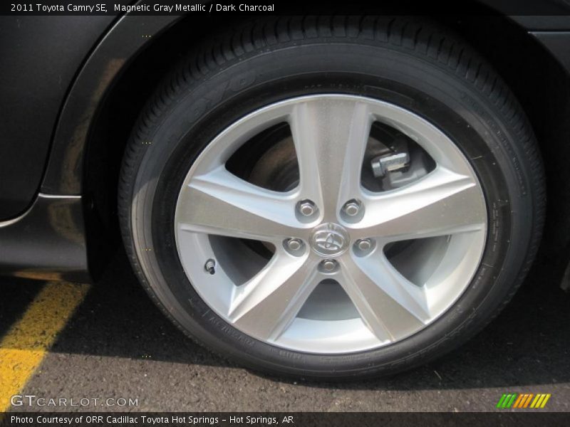 Magnetic Gray Metallic / Dark Charcoal 2011 Toyota Camry SE