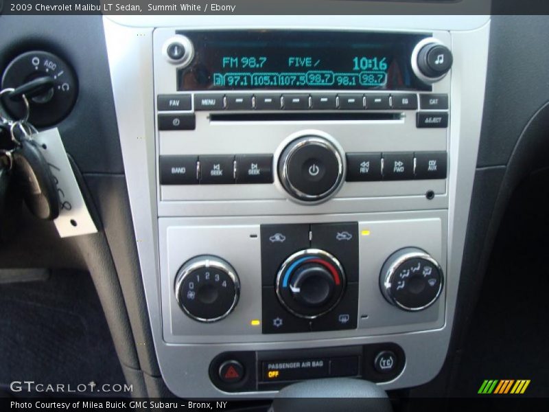 Summit White / Ebony 2009 Chevrolet Malibu LT Sedan